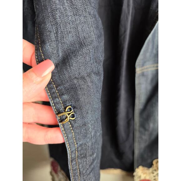 Chico's Denim Jacket Embroidered Floral Size Small 4/6 - Picture 5 of 9